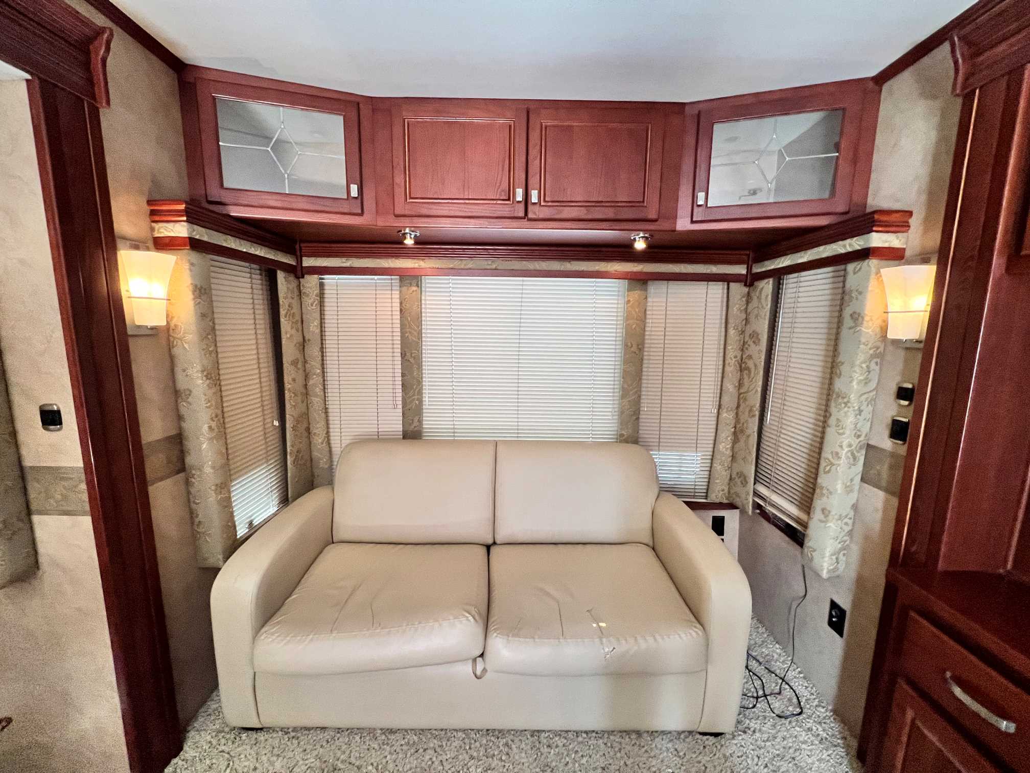 2010 Carriage Carri-Lite 37MSTR - Image 12