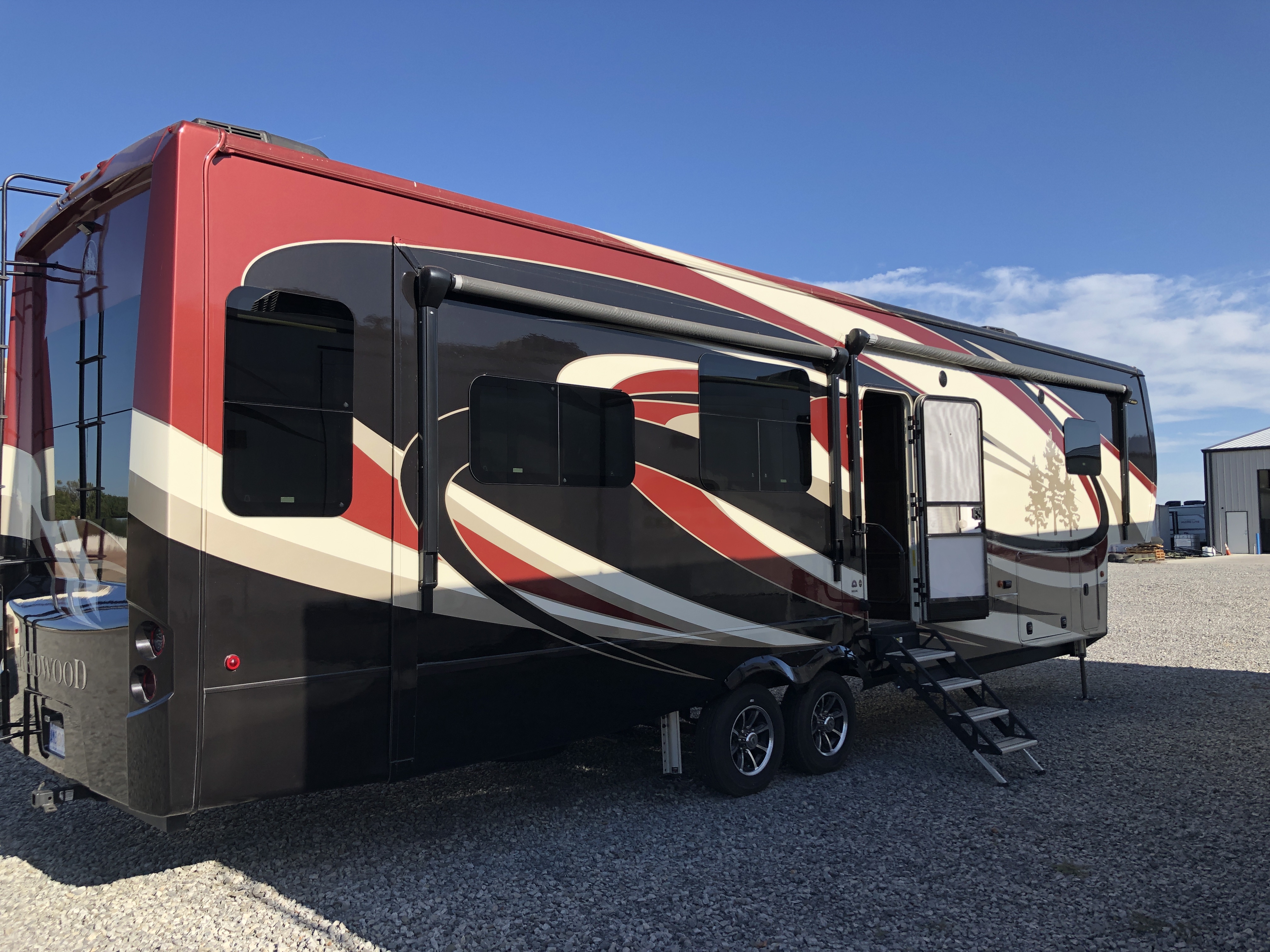 2017 REDWOOD RV 3821RL - Image 7