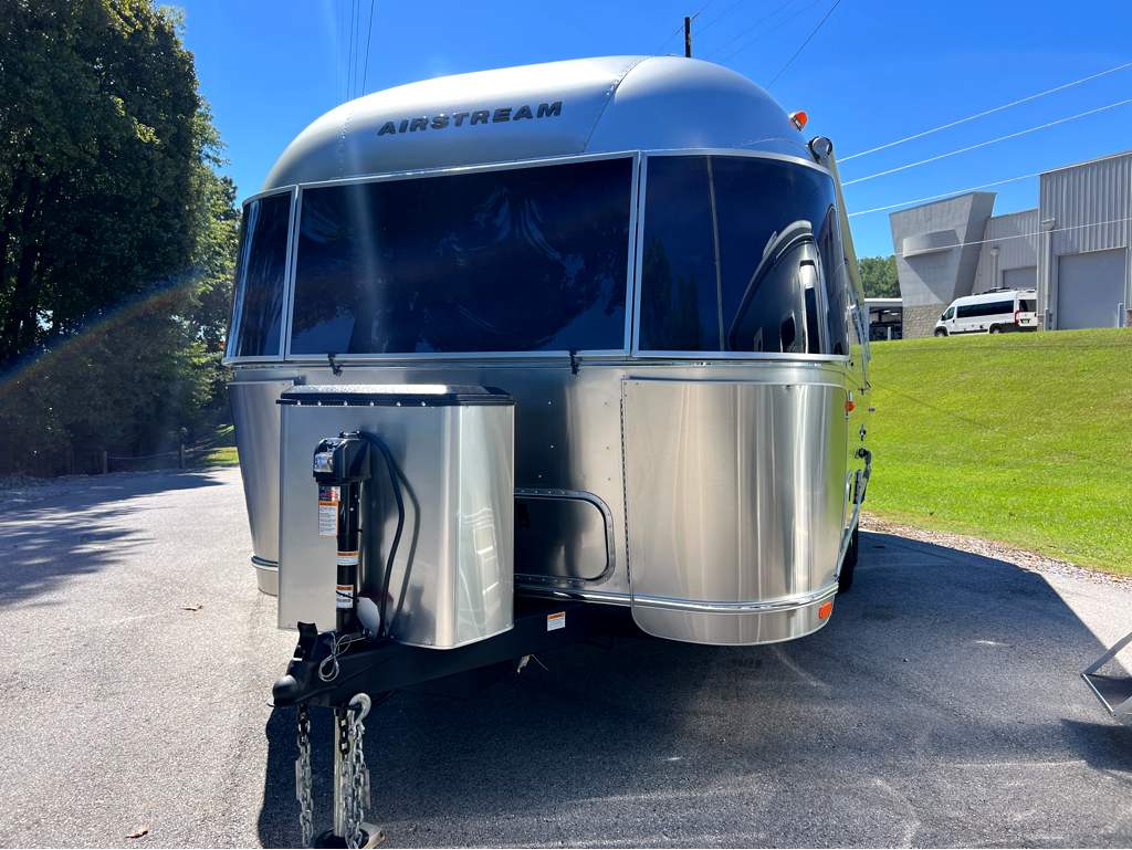 2027 AIRSTREAM FLYING CLOUD 25FBT - Image 2