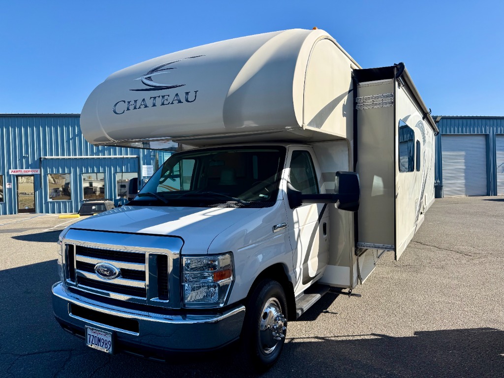 2017 Chateau 31W - Image 1