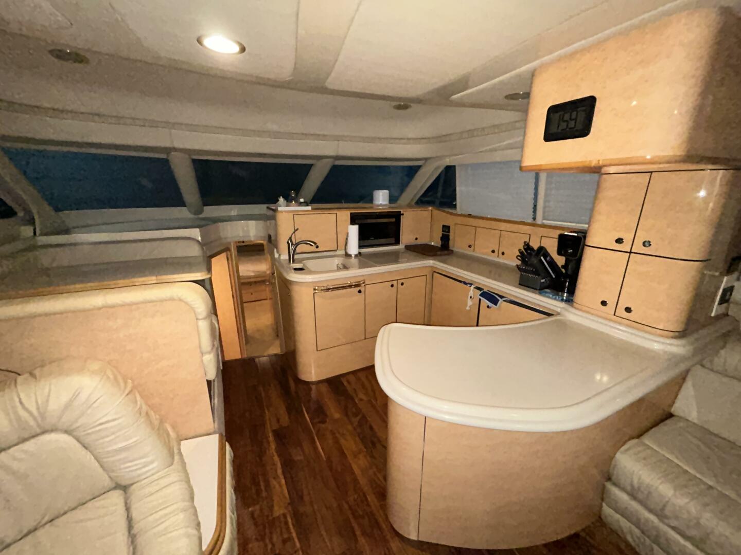 1999 Sea Ray 560 Sedan Bridge - Image 9