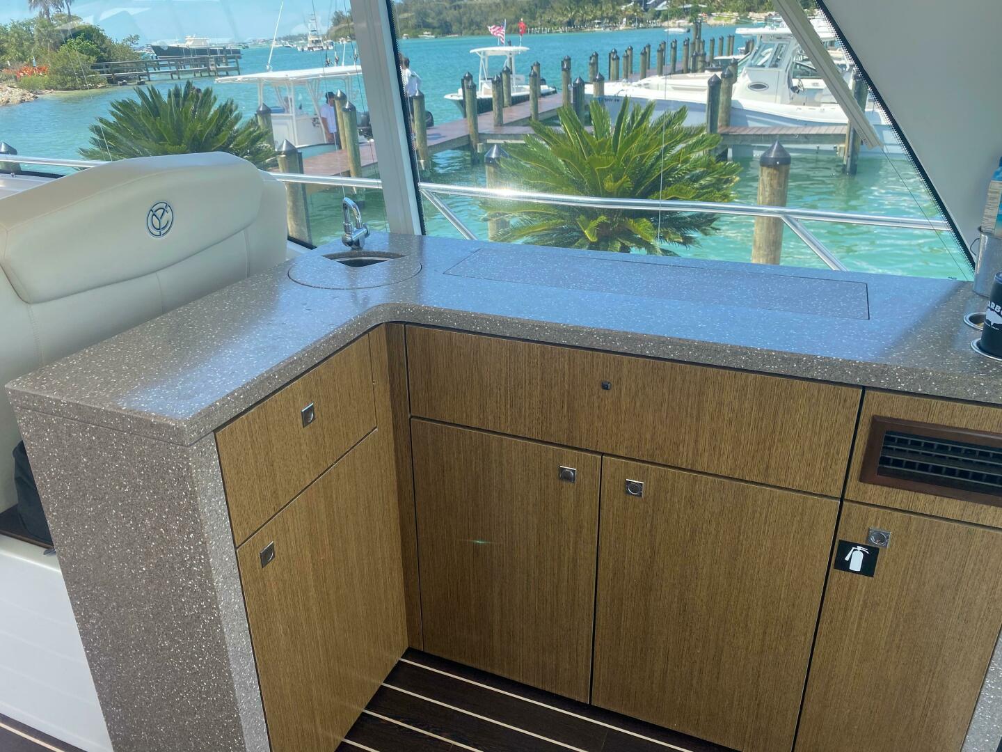 2012 Cruisers Yachts 48 Cantius - Image 4