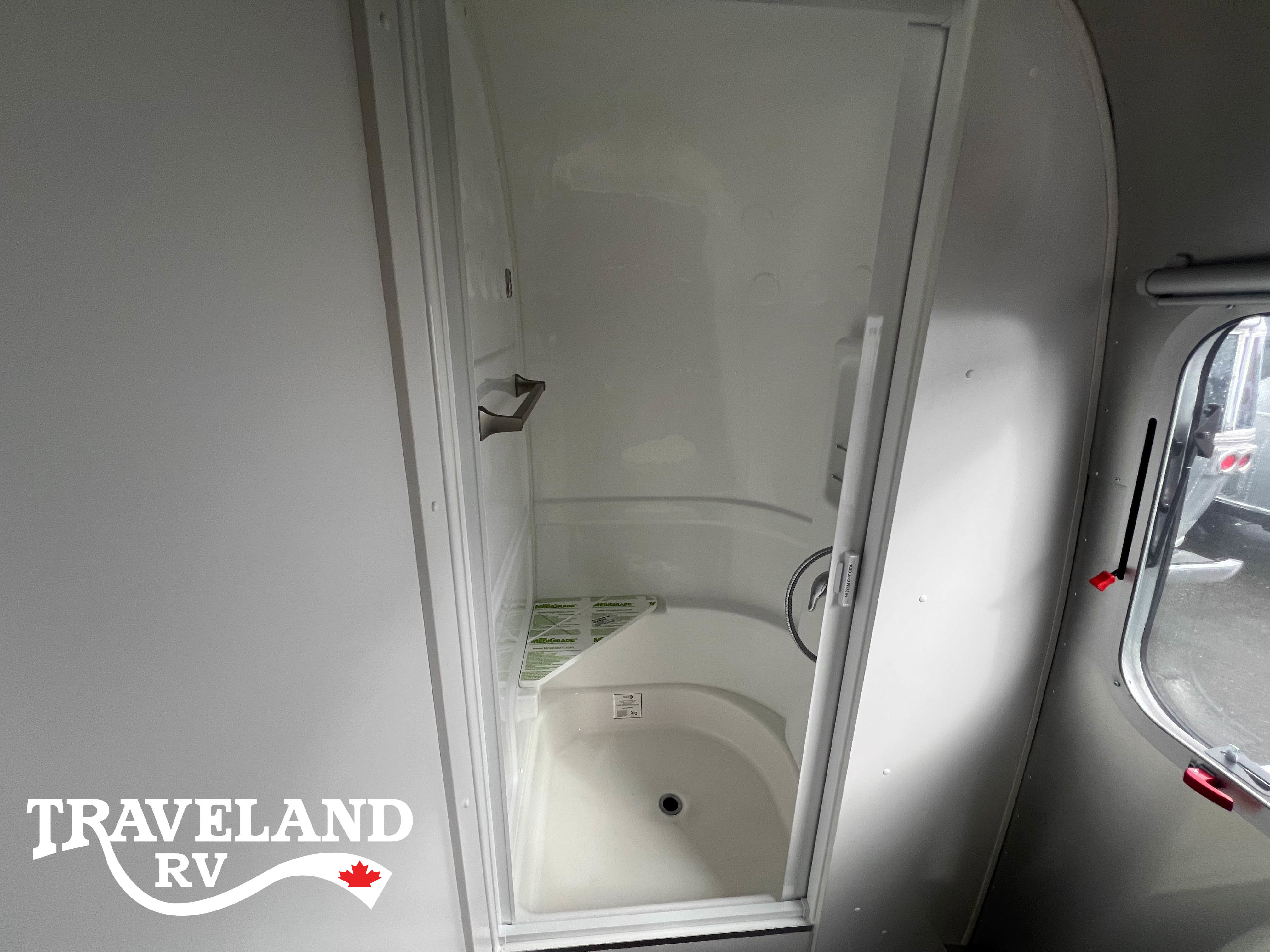 2025 Airstream Flying Cloud 30FB Bunk - Image 25