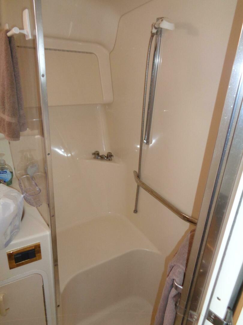 1997 Sea Ray 370 Sundancer - Image 29
