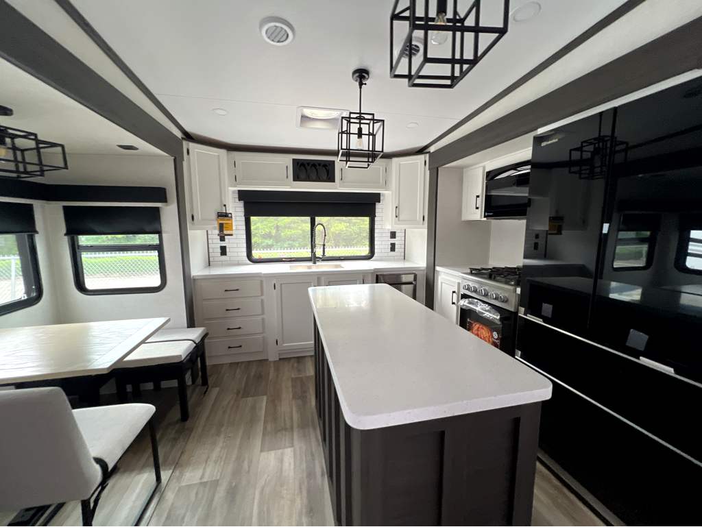 2026 VENTURE RV SPORTTREK 353VRK - Image 11