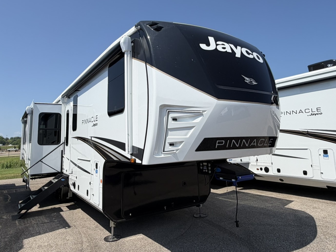 2027 JAYCO PINNACLE 32RLTS - Image 1