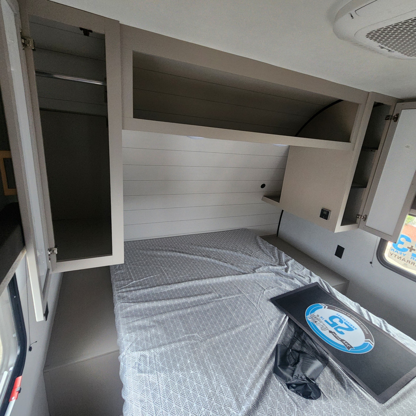 2027 Jayco Jay Flight SLX 261BHS - Image 27