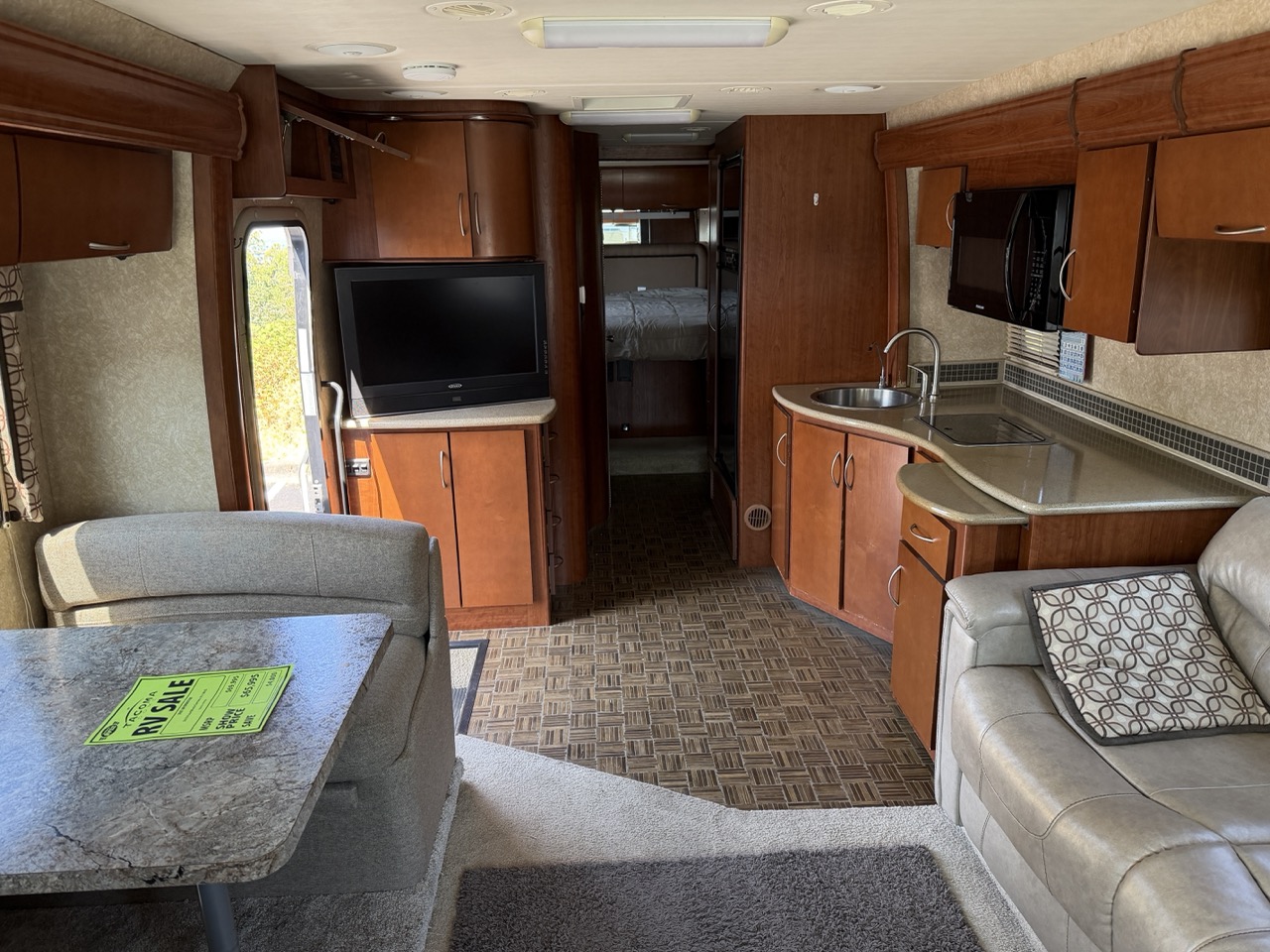 2010 Thor Motor Coach Serrano 31V - Image 5