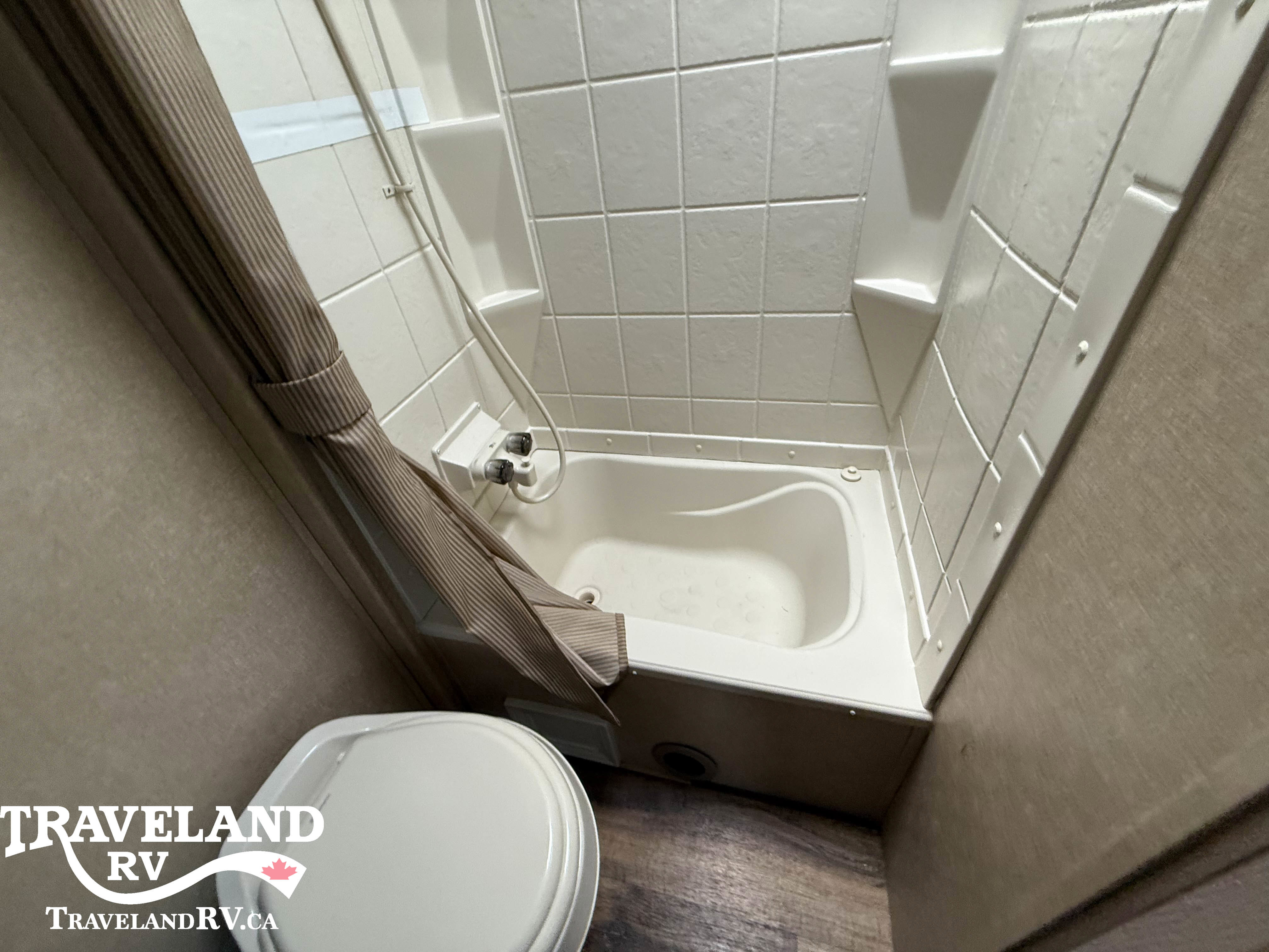 2017 Cruiser RV Radiance Touring R-24VSD - Image 20