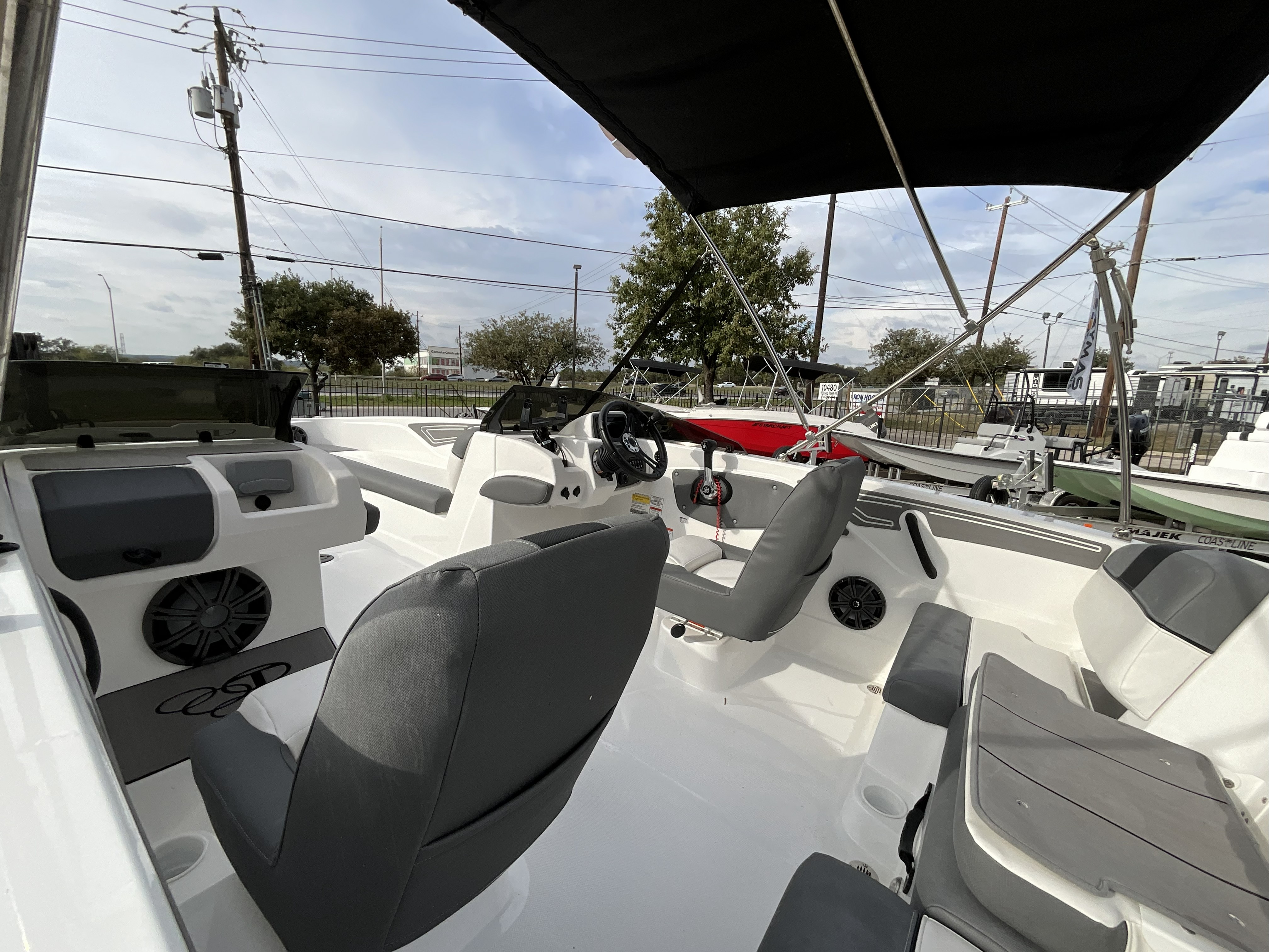 2024 TRACKER T21 - Image 8