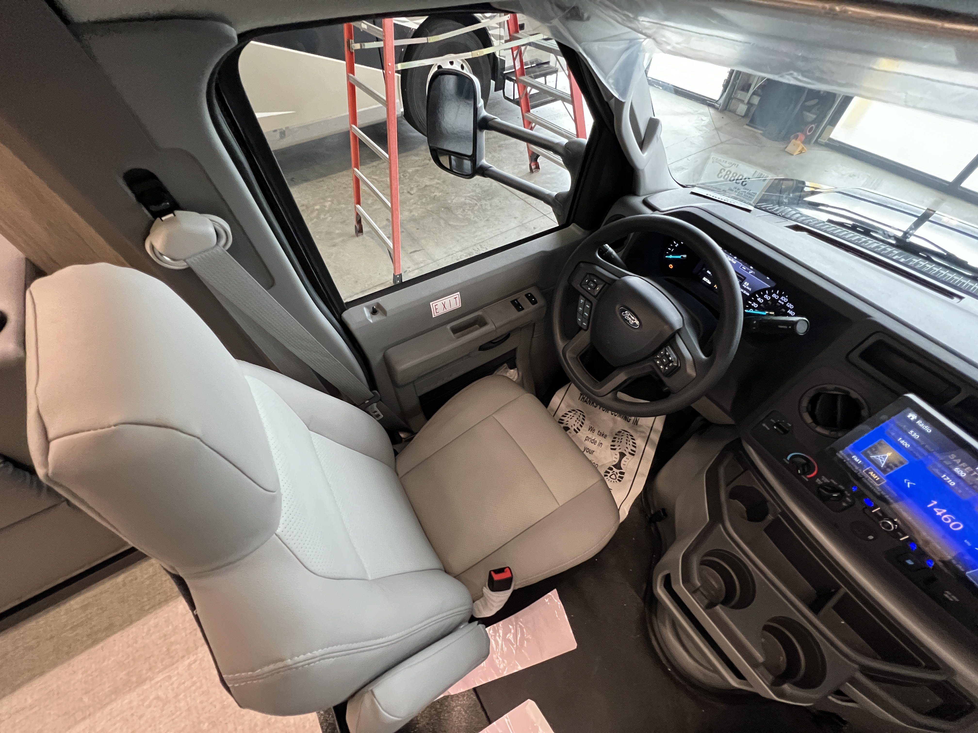 2027 Grand Design LINEAGE SERIES E 30DC - Image 15