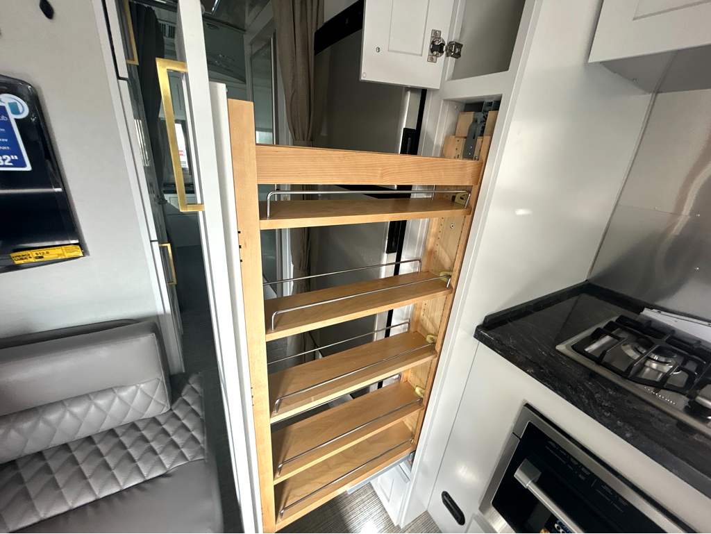 2027 AIRSTREAM CLASSIC 28RBT - Image 25
