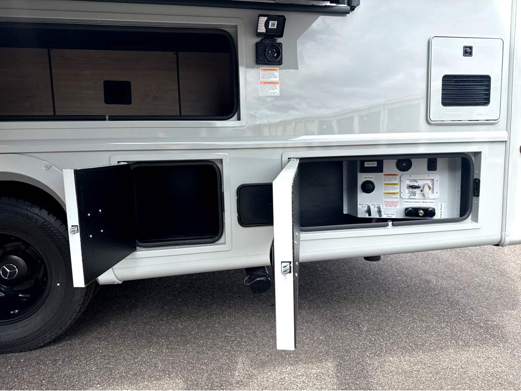2027 Grand Design Lineage Series M 25FW - Image 8