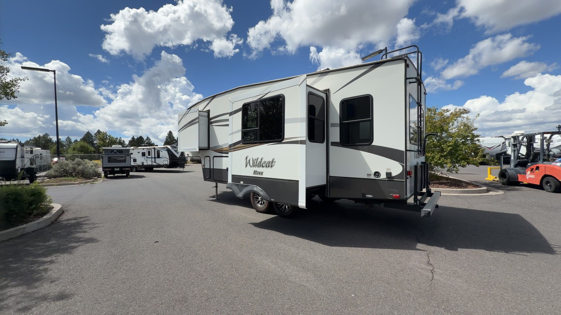 2015 Forest River Wildcat Maxx 242RLX - Image 14