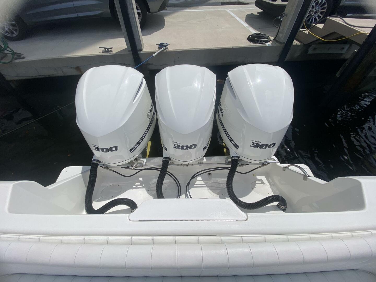 2006 Intrepid 370 - Image 10
