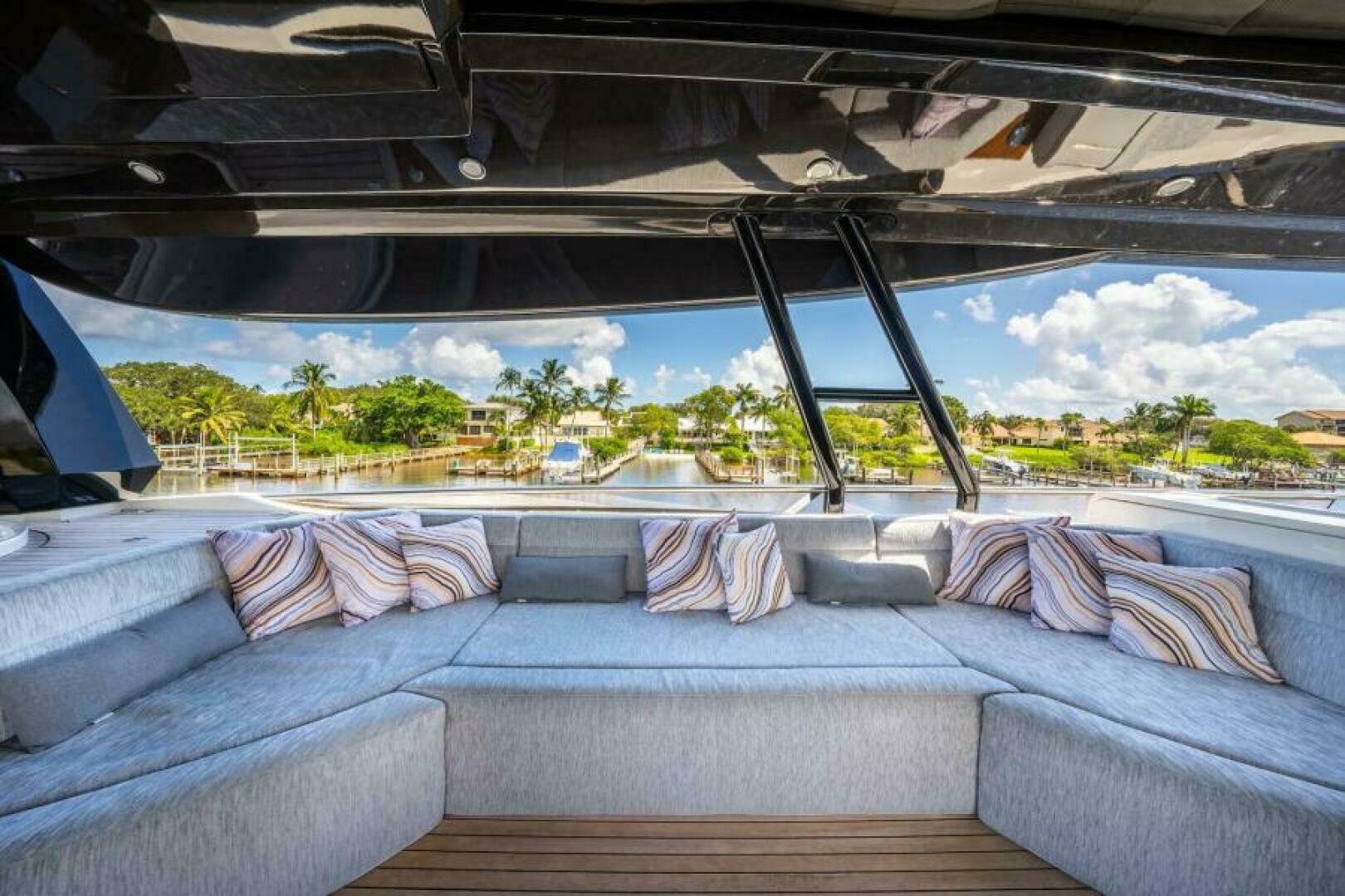 2015 Monte Carlo Yachts MCY86 - Image 31