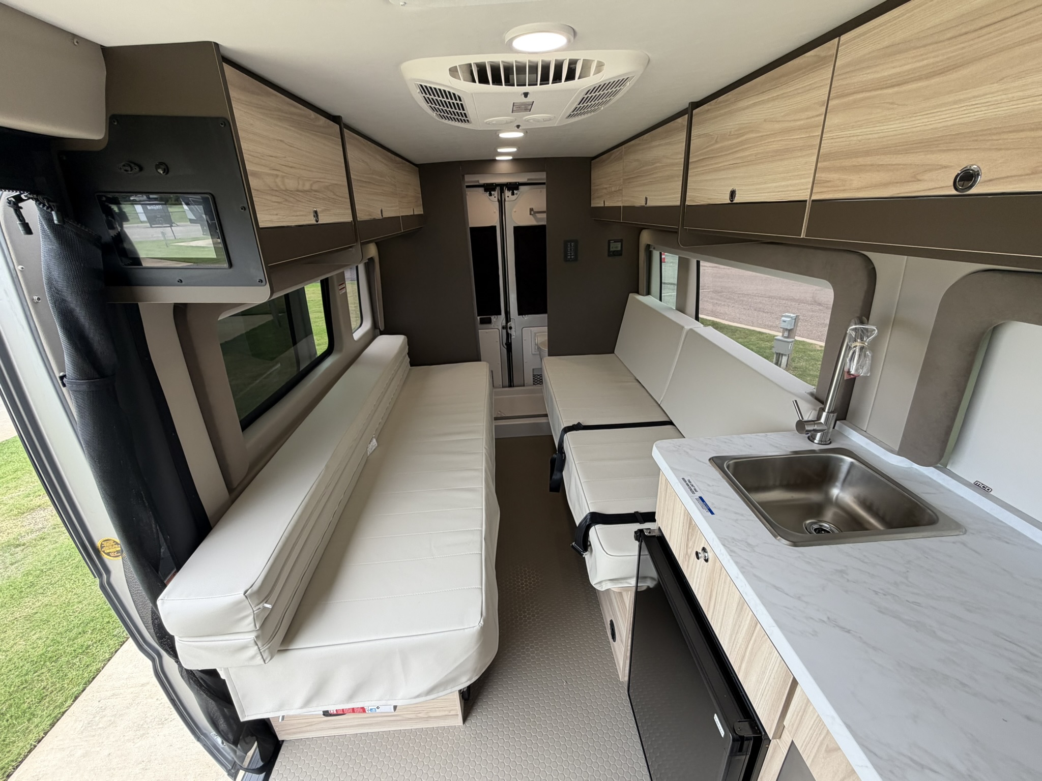 2027 ENTEGRA COACH ETHOS 20T - Image 18