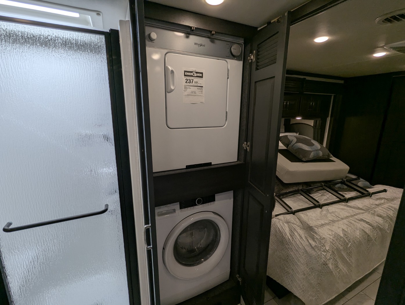 2026 Fleetwood Discovery 38W - Image 38