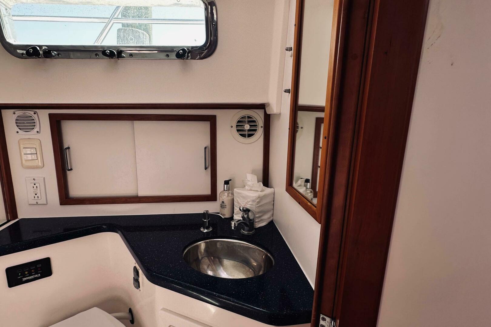 2007 Sabre 34 Express - Image 63