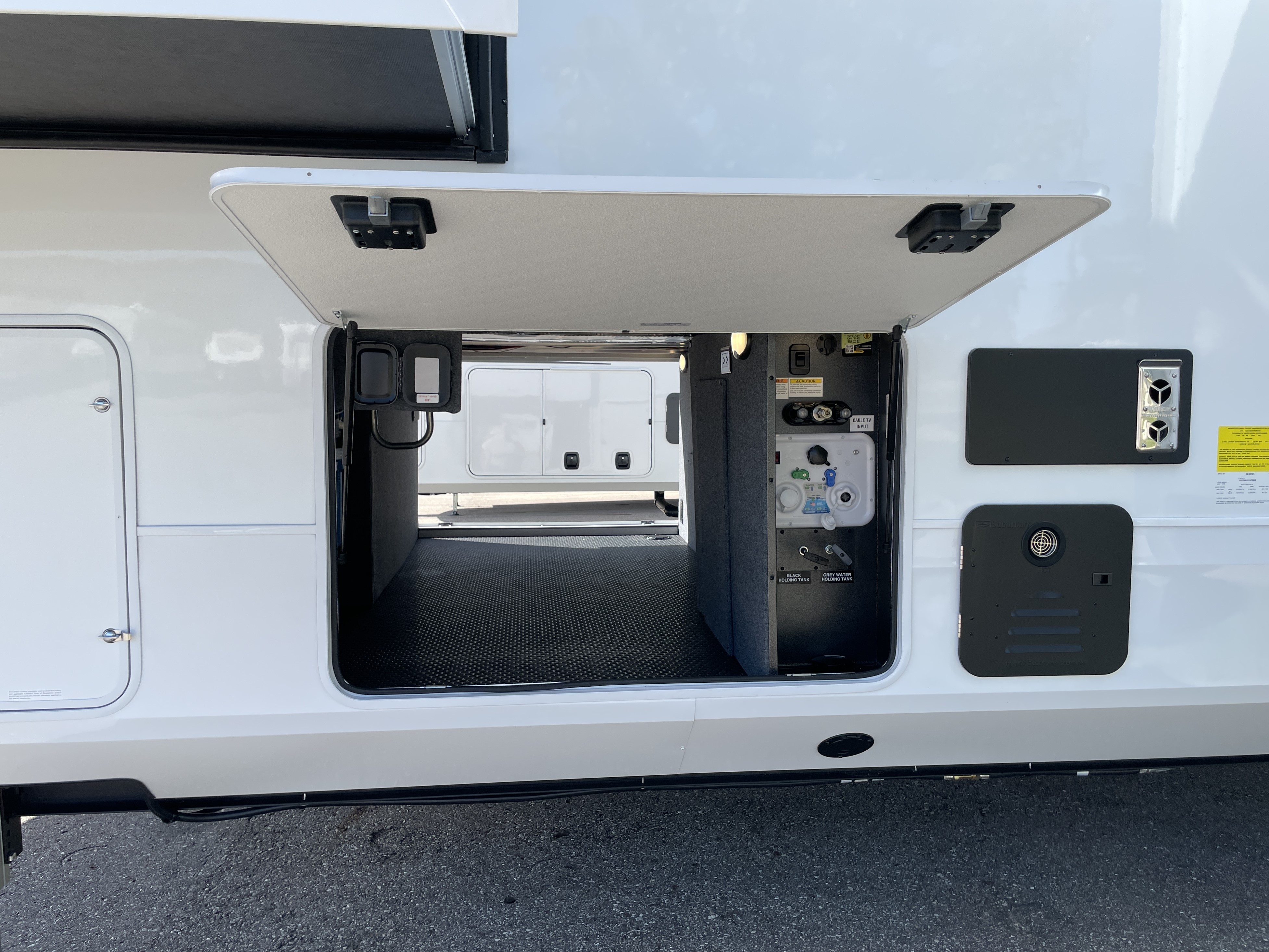 2027 Jayco North Point 361RLBH - Image 6