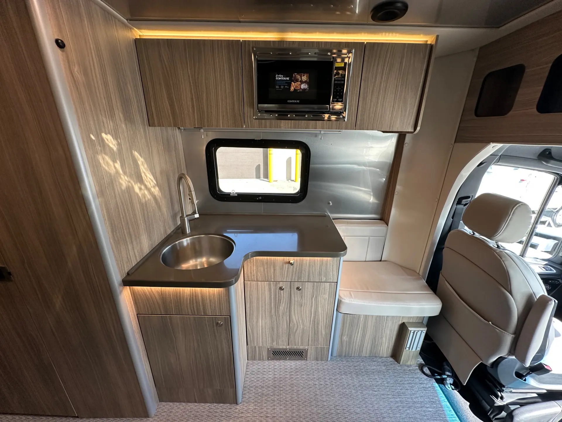 2027 Airstream Atlas 25RT - Image 20