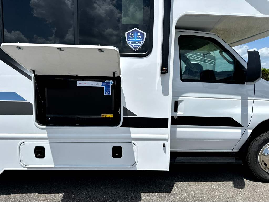 2027 THOR MOTOR COACH MAGNITUDE GA31 - Image 8
