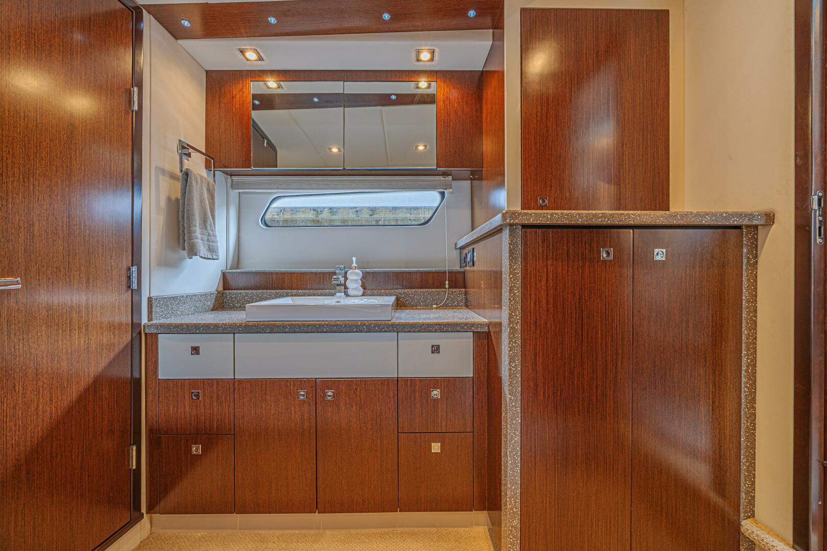 2012 Cruisers Yachts 48 Cantius - Image 36