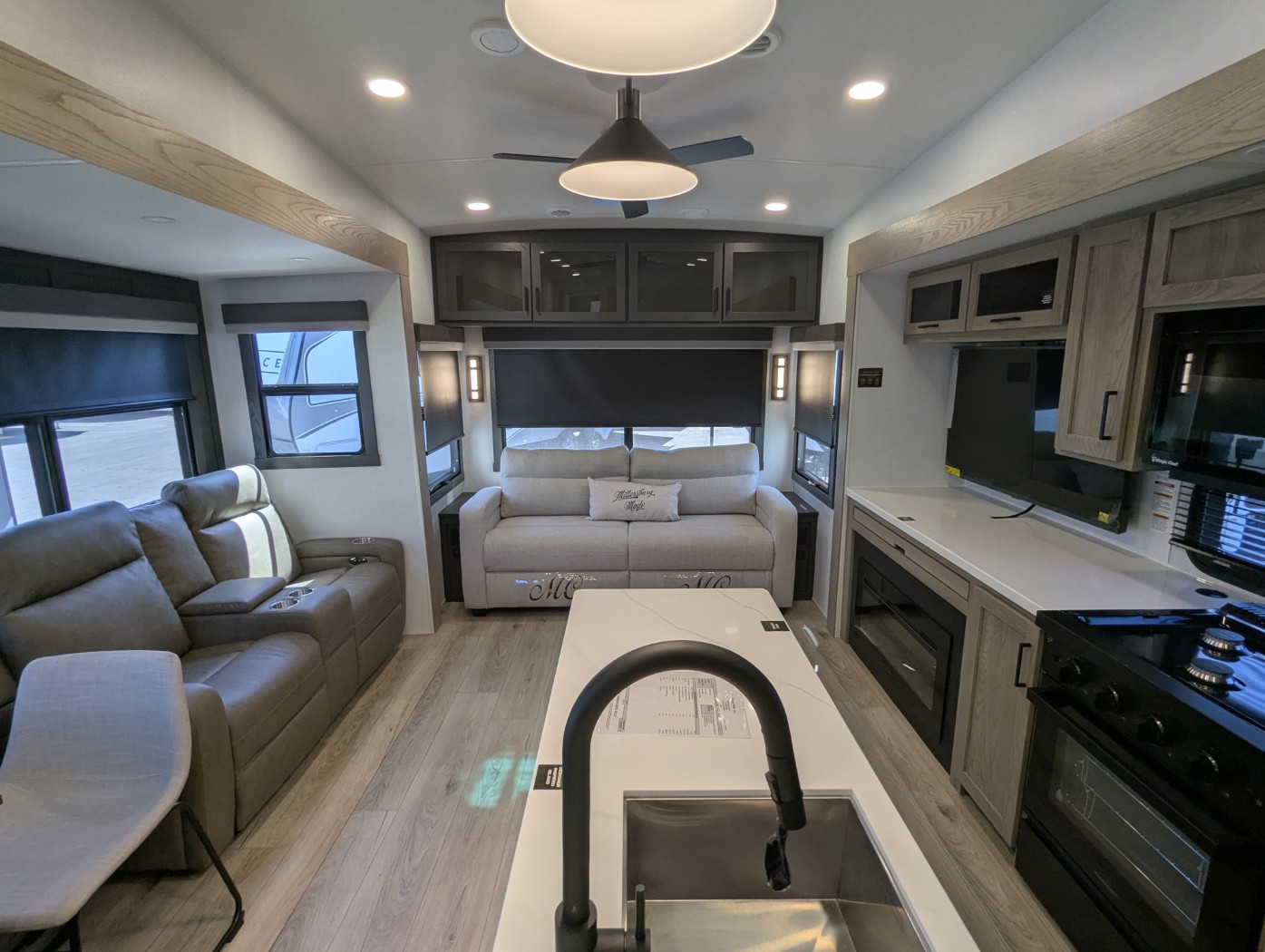 2026 Forest River Rockwood Signature 401SFB - Image 25