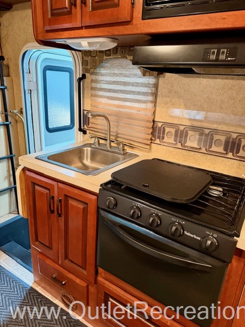 2012 Forest River Sunseeker 2300 - Image 9