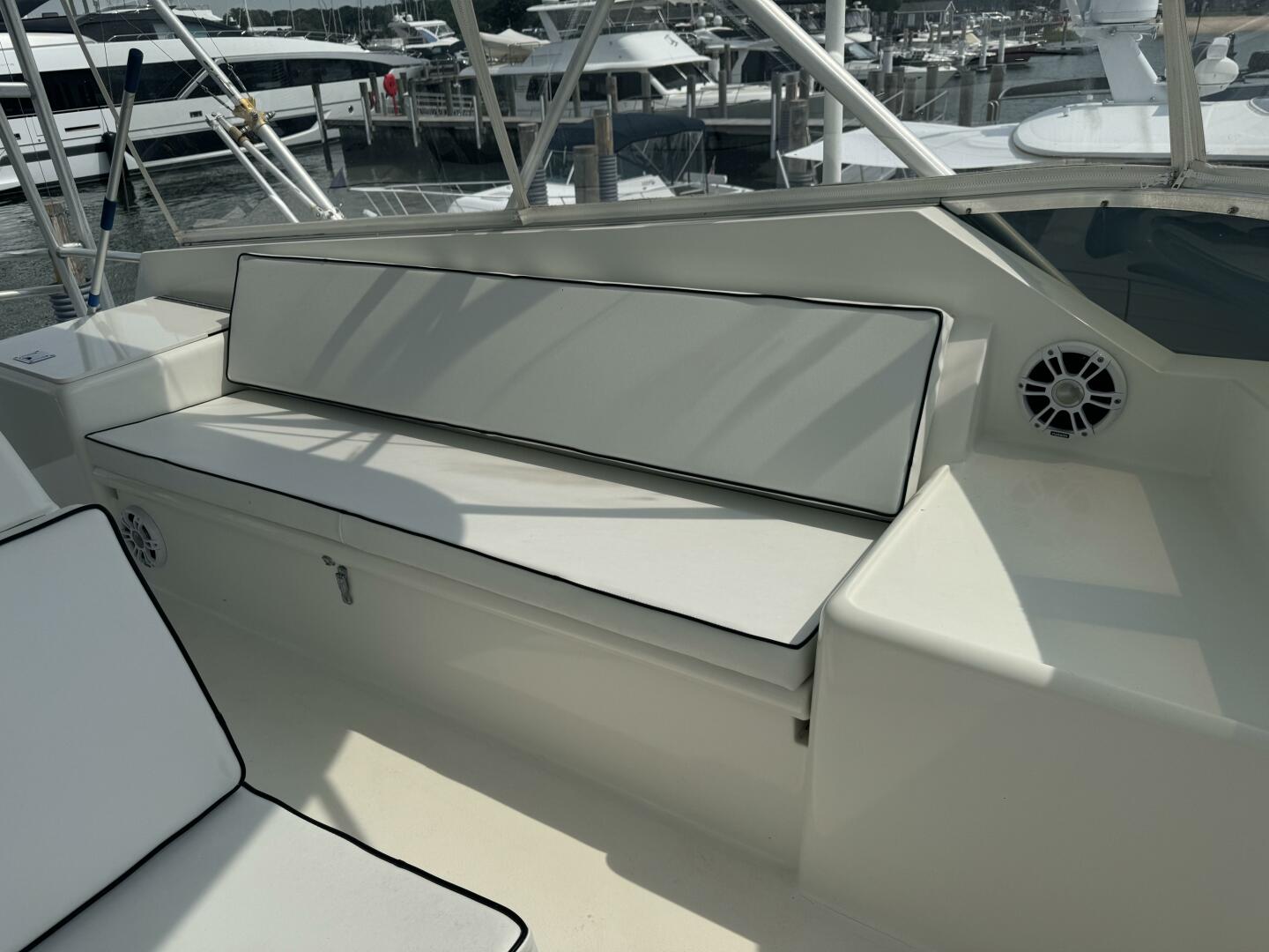 1994 Hatteras 54 Yacht - Image 14