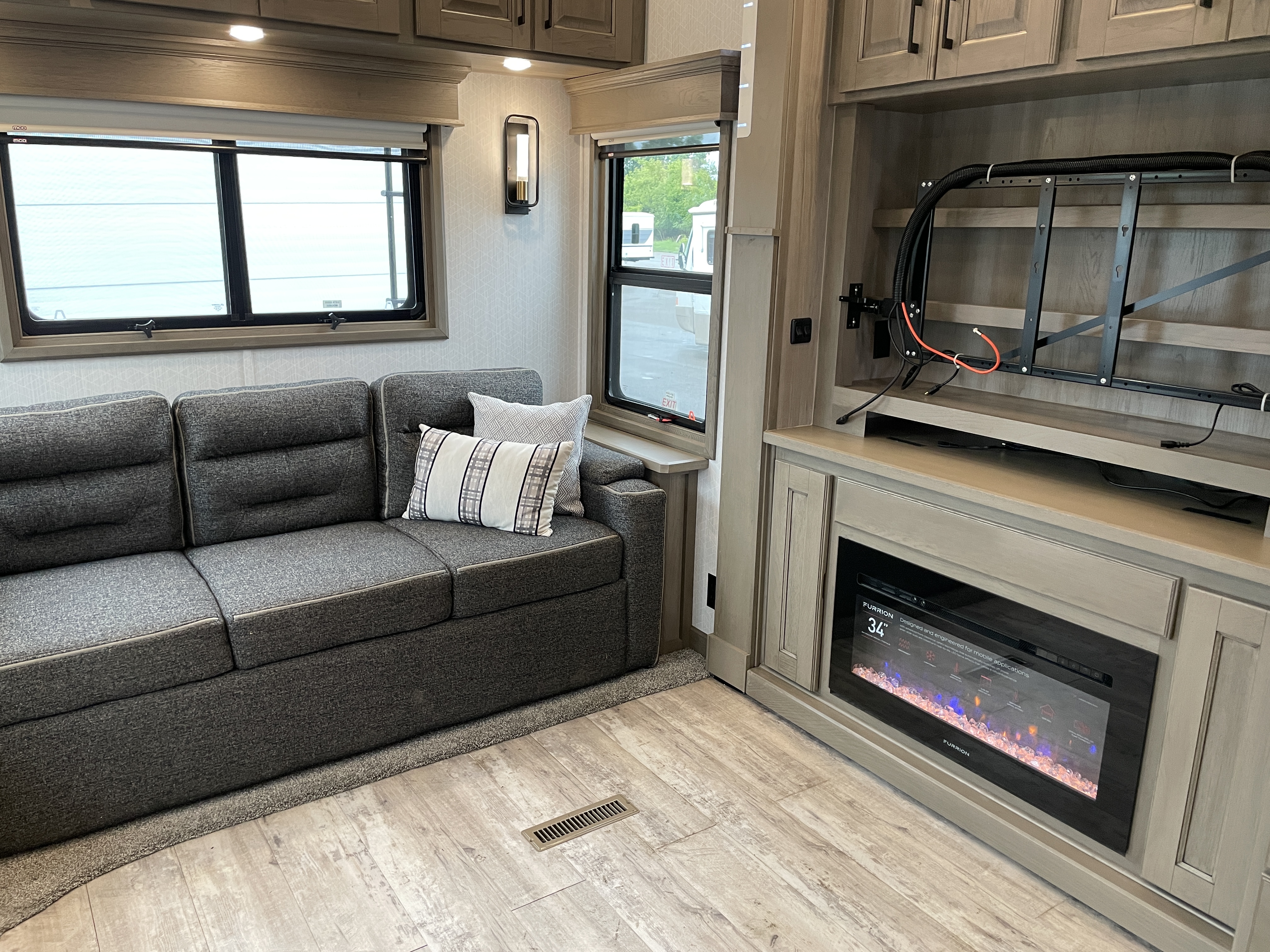 2022 DRV Mobile Suites 40KSSB4 - Image 7