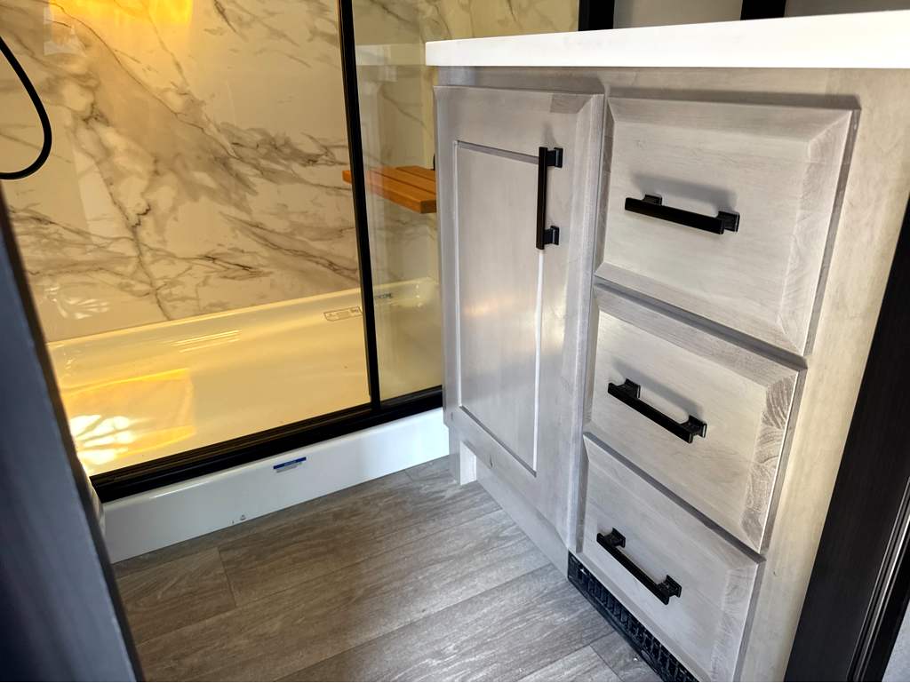 2027 JAYCO PINNACLE 32RLTS - Image 25