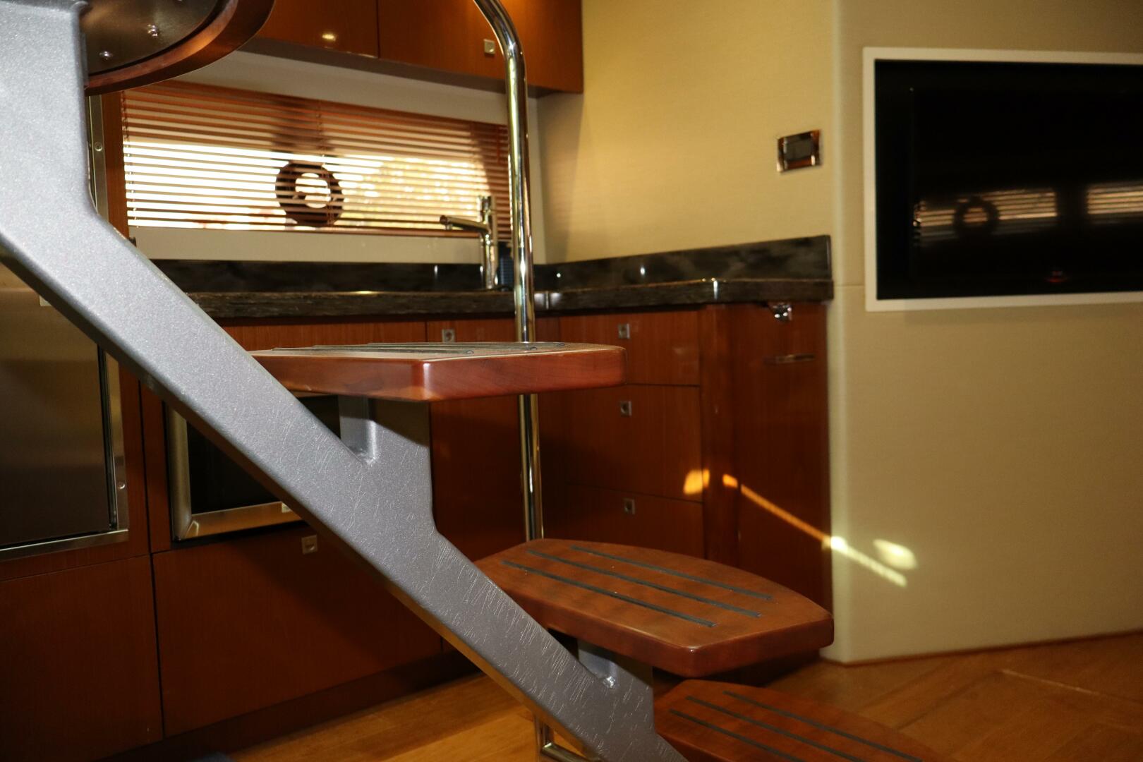 2015 Sea Ray 410 Sundancer - Image 12