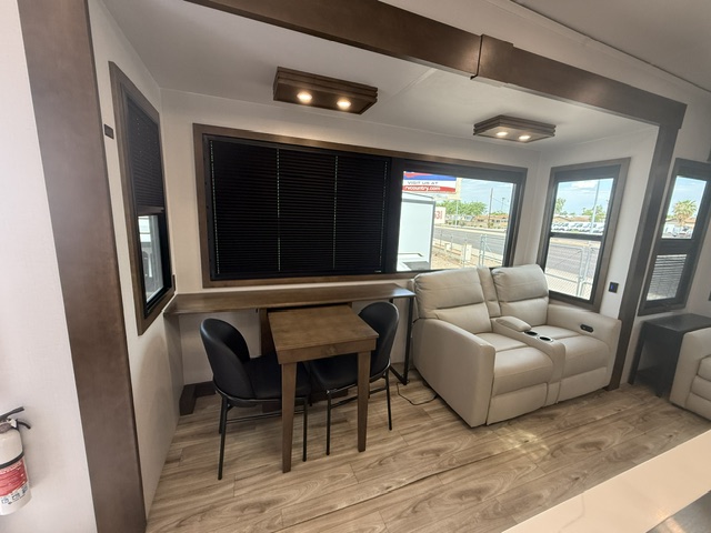 2027 Keystone Montana 3100RL - Image 13