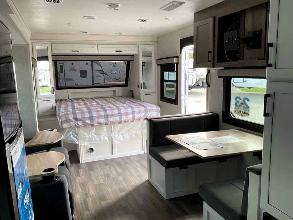 2025 JAYCO Eagle 230 MLCS HT - Image 9