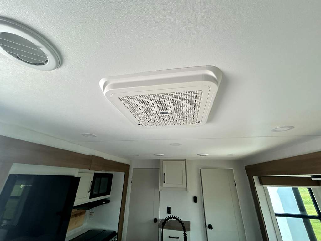 2027 VENTURE RV SPORTTREK 333VIK - Image 32