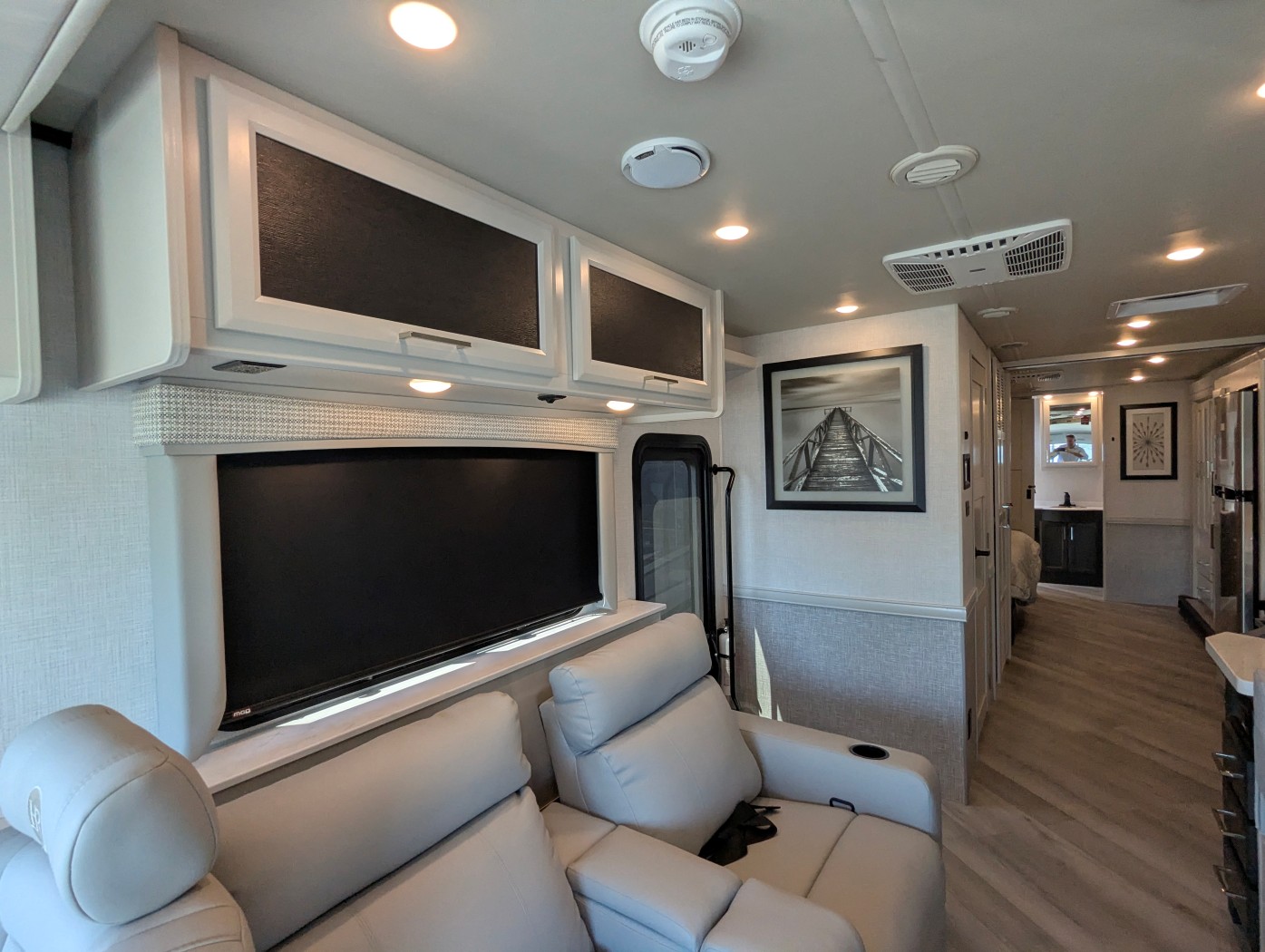 2026 Holiday Rambler Invicta 33HB - Image 14