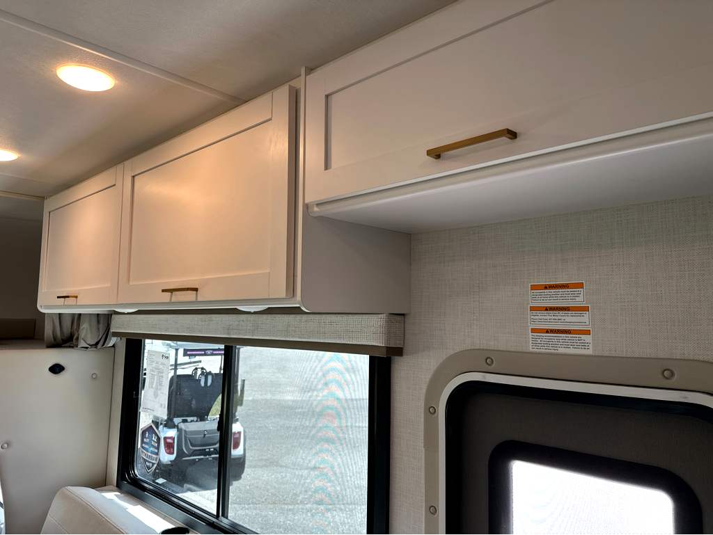 2027 THOR MOTOR COACH MAGNITUDE GA31 - Image 23