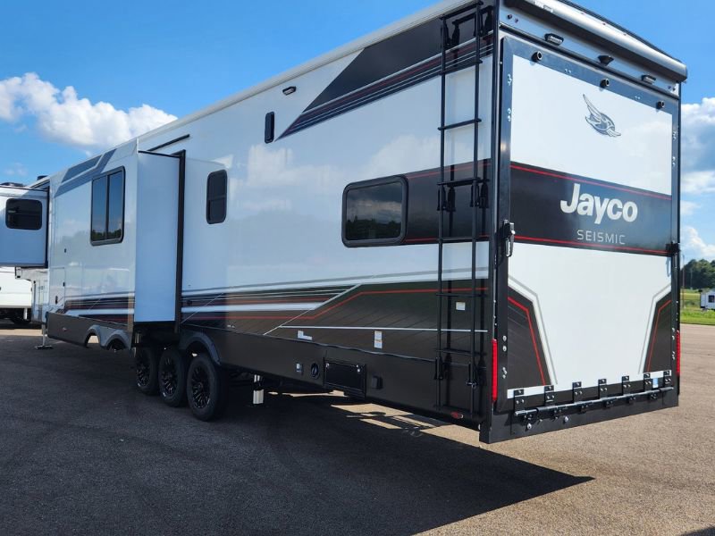 2026 JAYCO SEISMIC 395 - Image 3