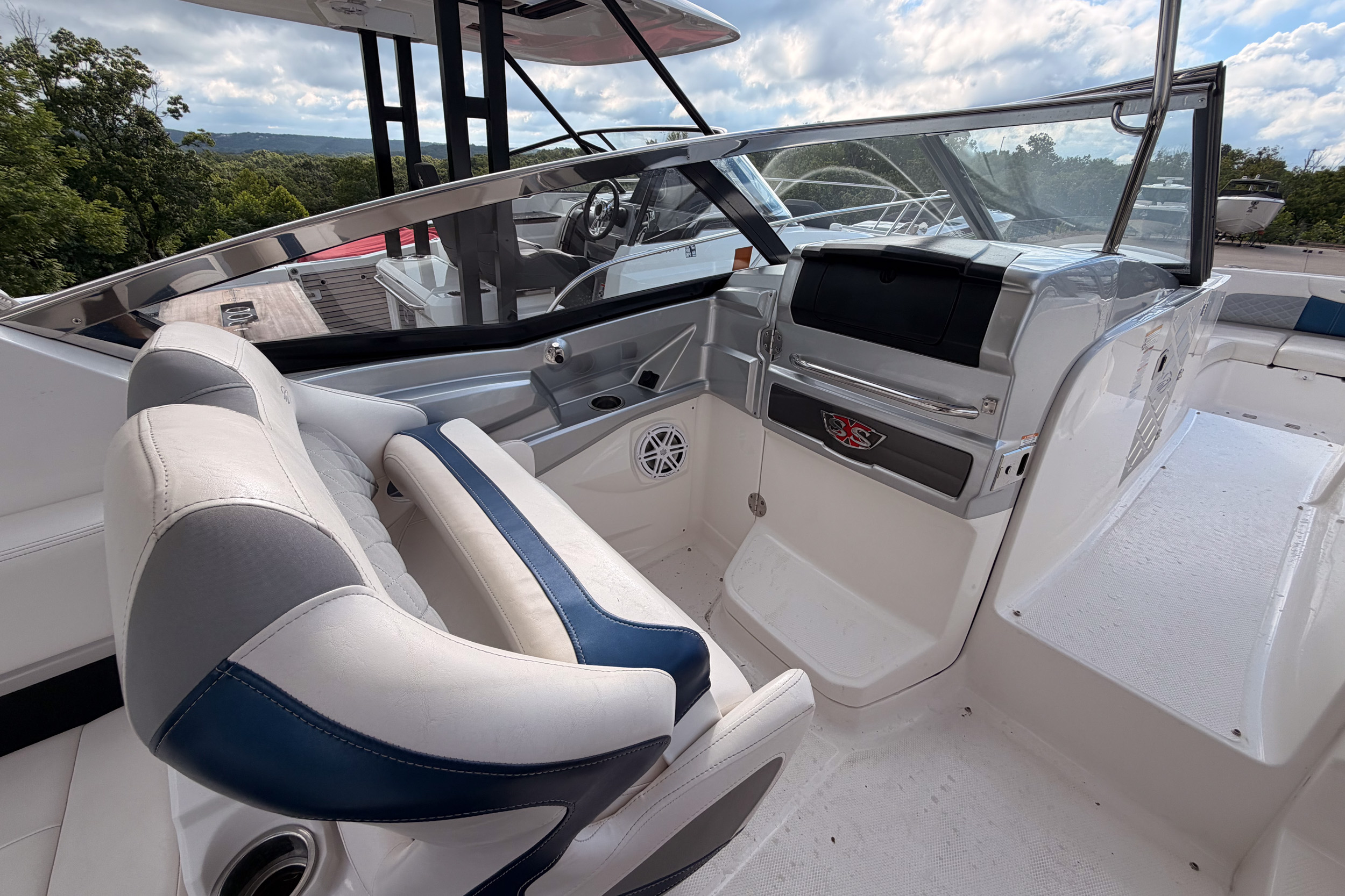 2012 Chaparral 327 SSX - Image 28