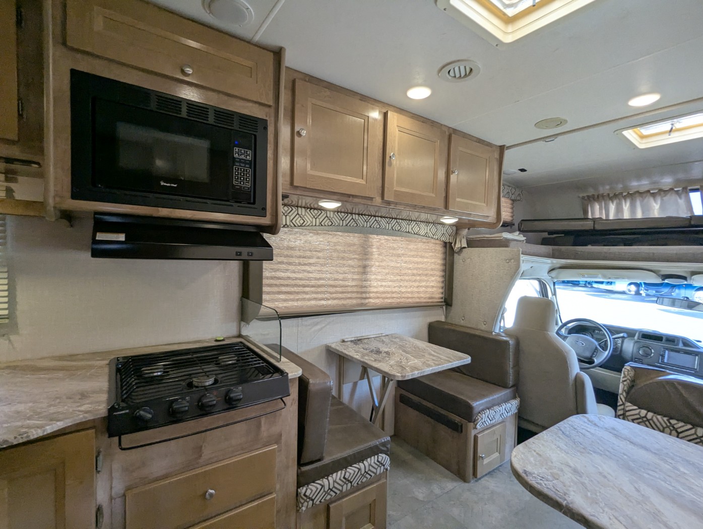 2020 Coachmen Leprechaun 260RS - Image 25