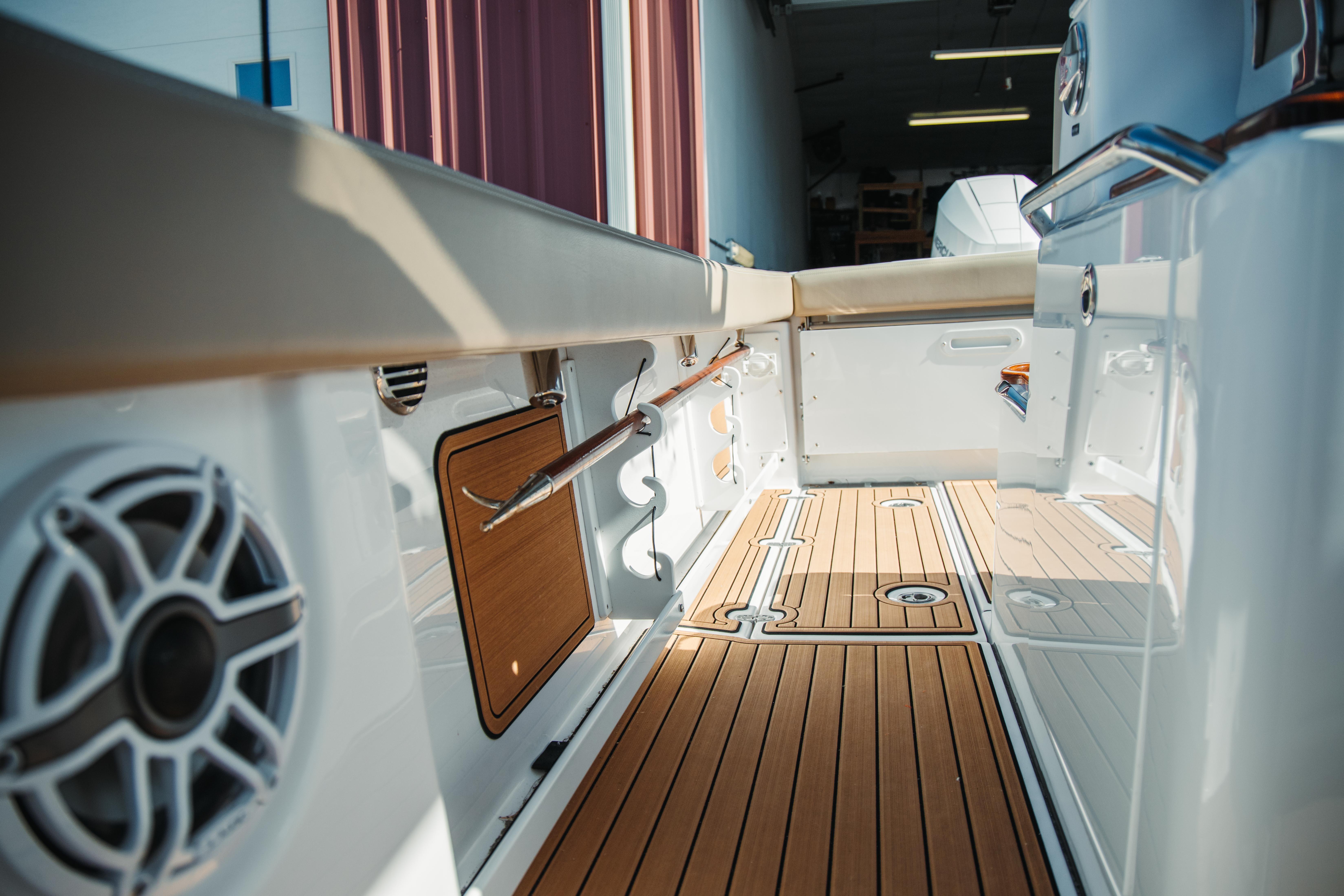 2024 Everglades 315 Center Console Standard - Image 57