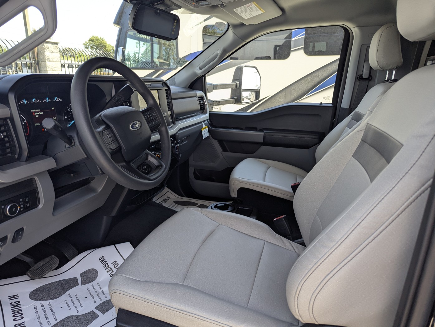 2027 Thor Motor Coach Omni X32 - Image 8