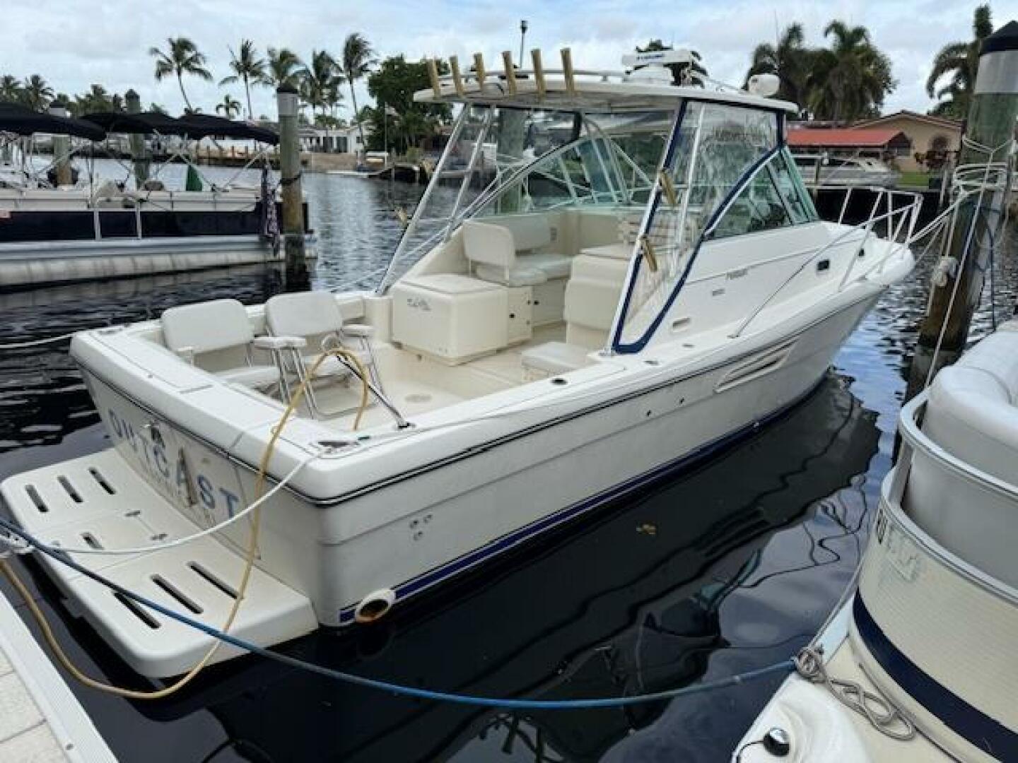 2002 Pursuit 3000 Express - Image 3