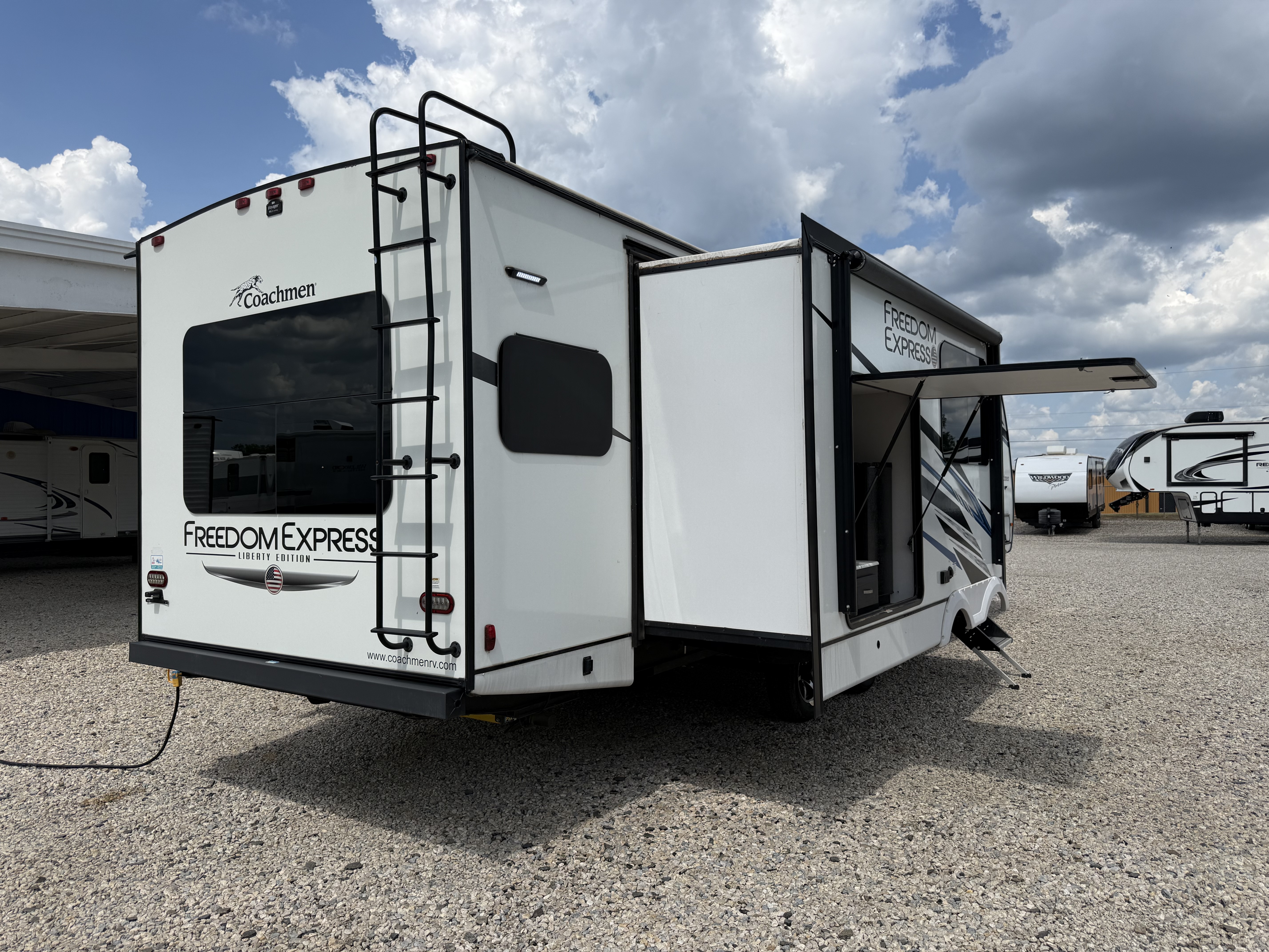 2022 Coachmen Freedom Express Liberty Edition 324RLDSLE - Image 7