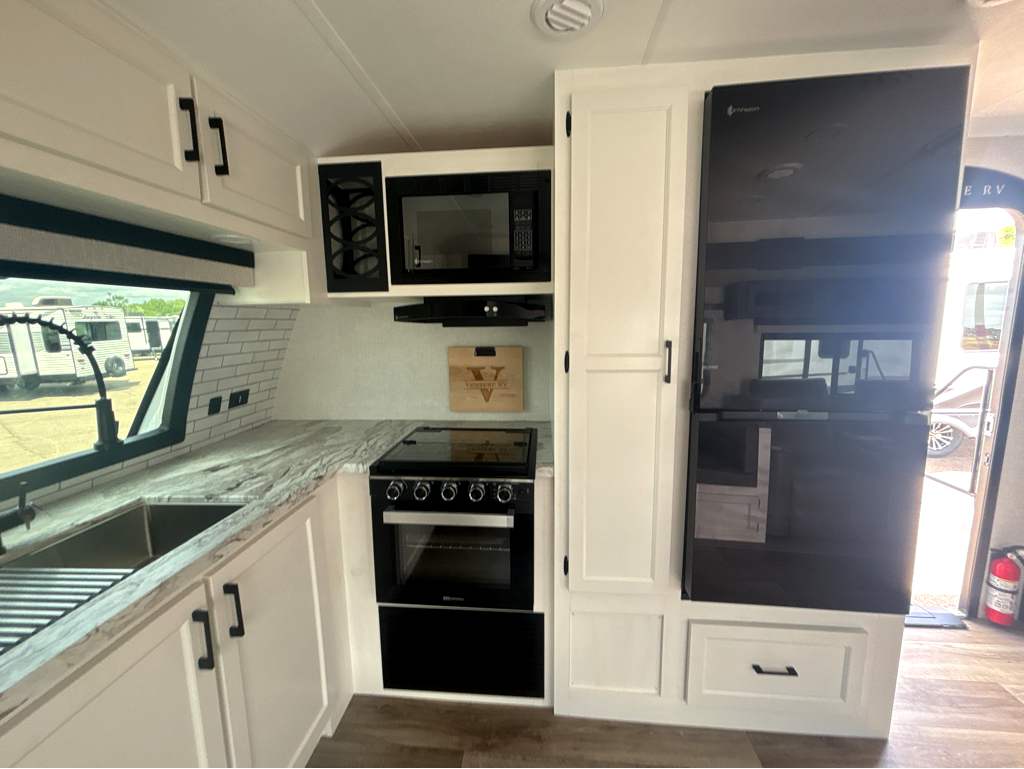 2026 VENTURE RV SPORTTREK 251VFK - Image 14