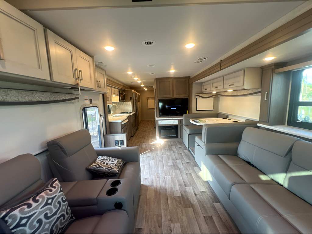 2026 THOR MOTOR COACH PASADENA 38FX - Image 20