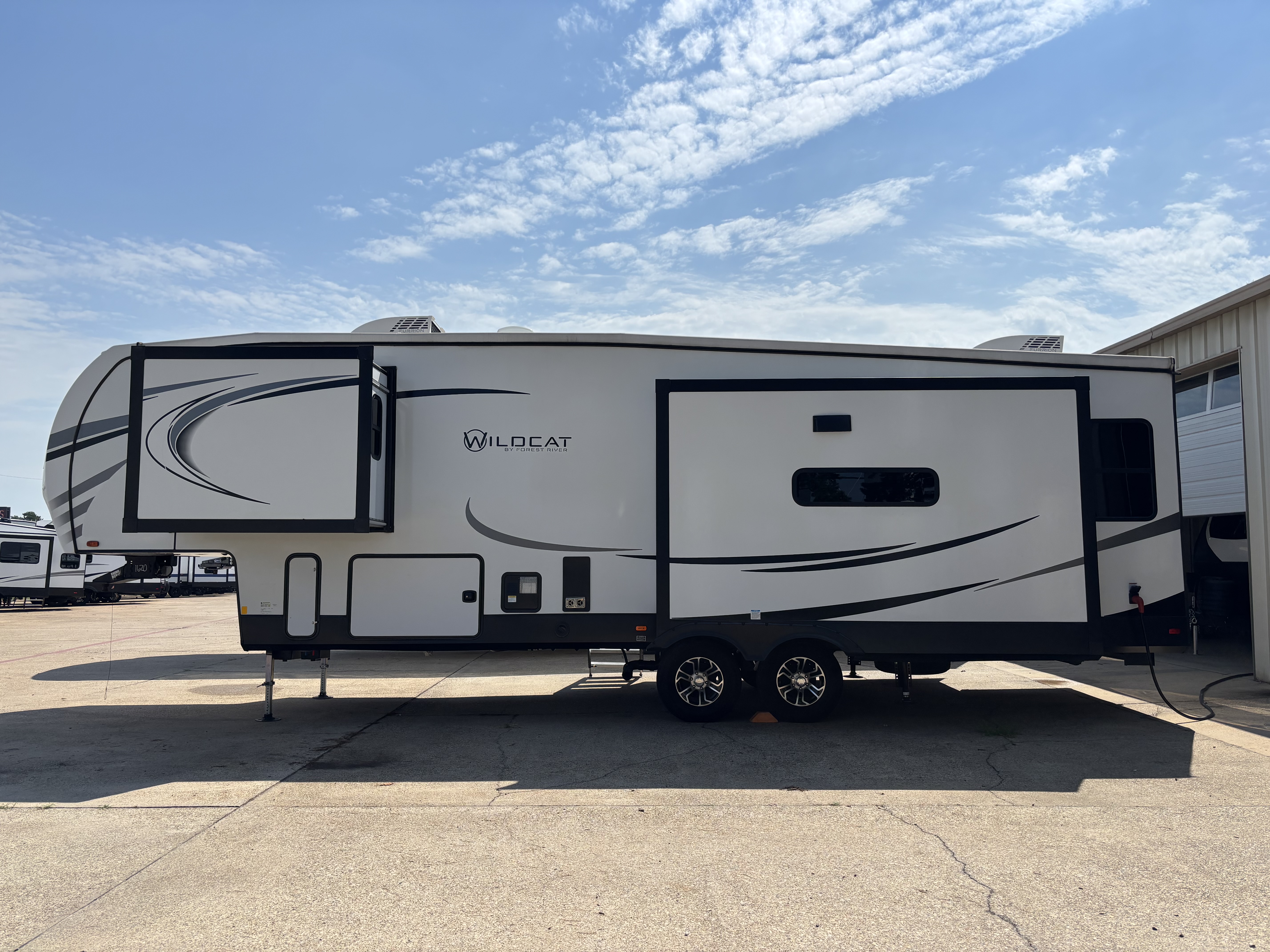 2023 Forest River Wildcat 290RLW - Image 5