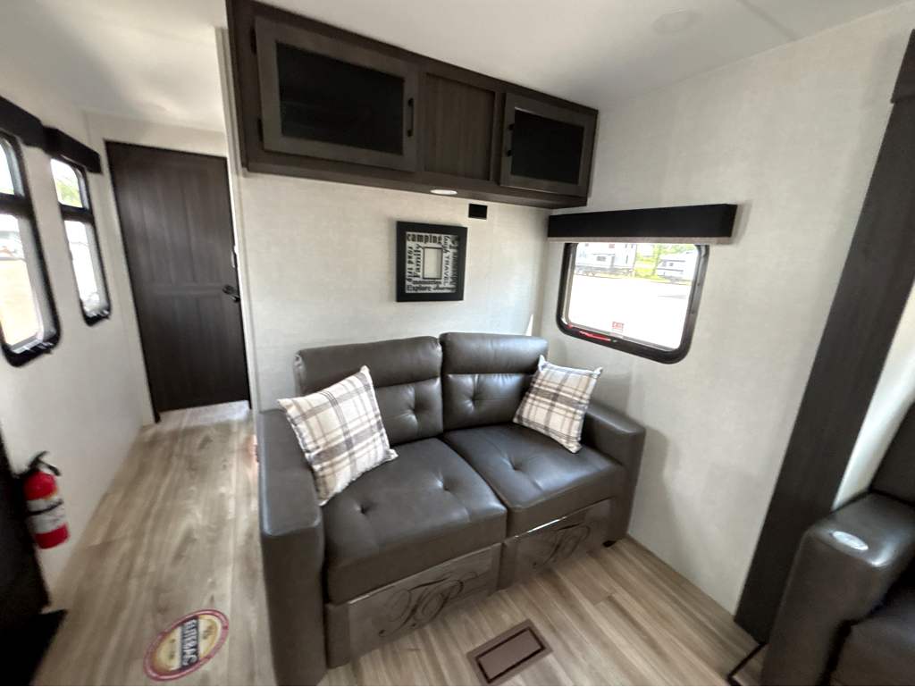2026 VENTURE RV SPORTTREK 333VFK - Image 21