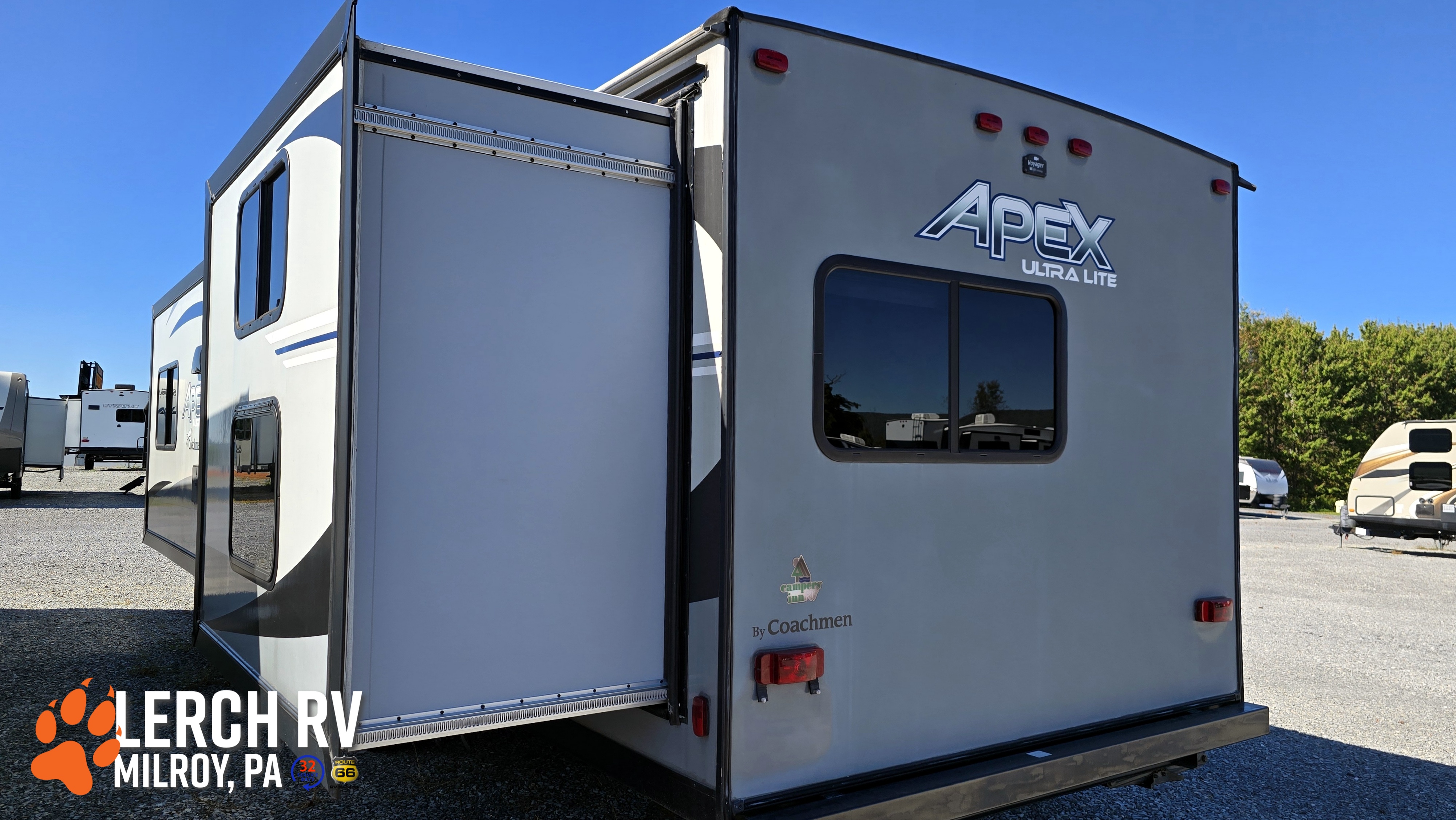 2019 FOREST RIVER APEX 300BHS - Image 4